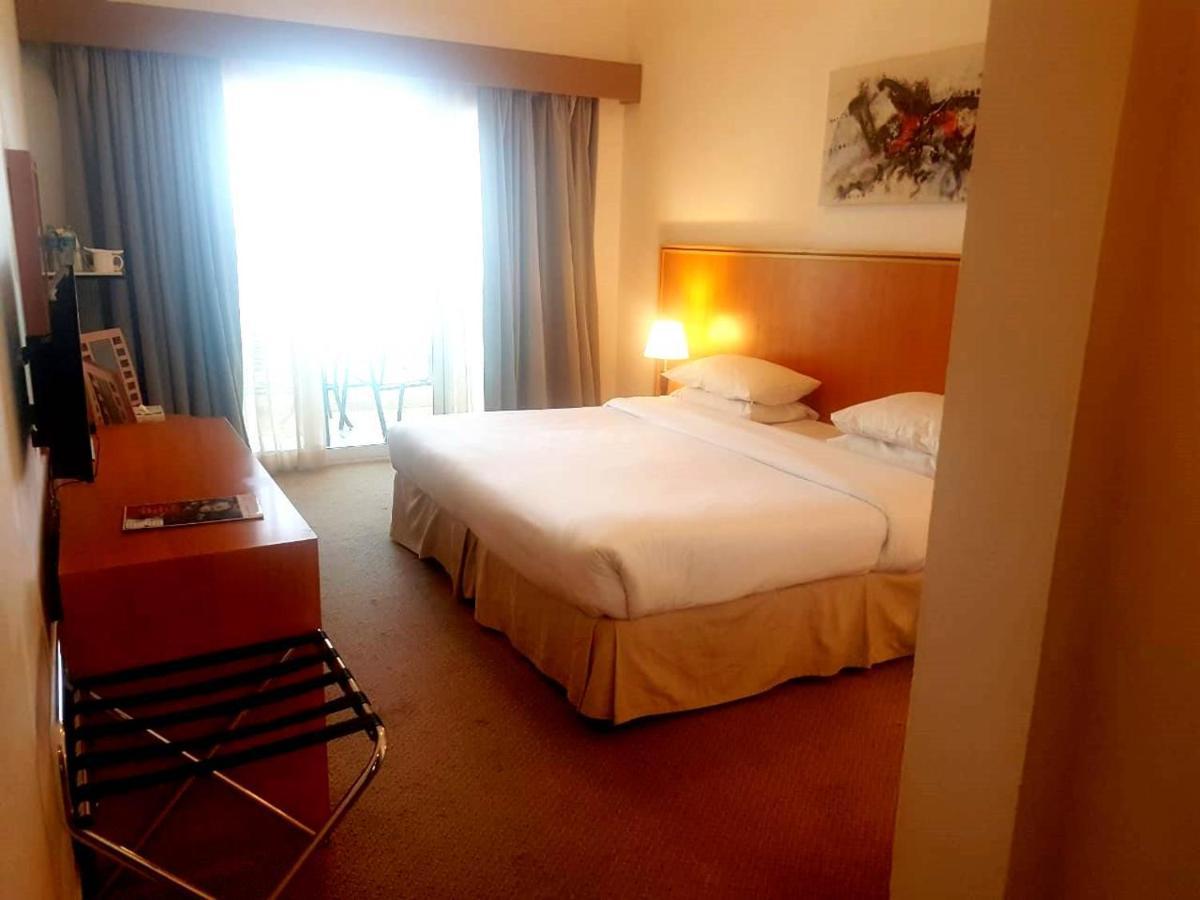Ramada By Wyndham Beach Hotel Ajman Esterno foto