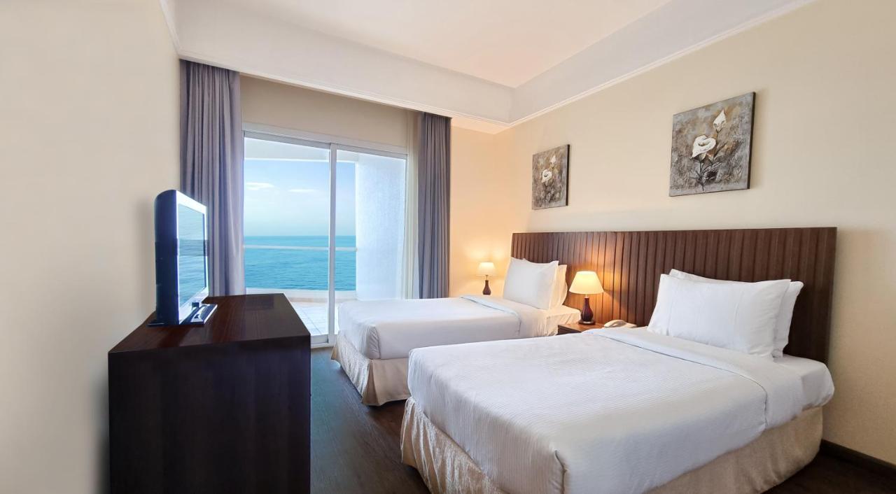 Ramada By Wyndham Beach Hotel Ajman Esterno foto