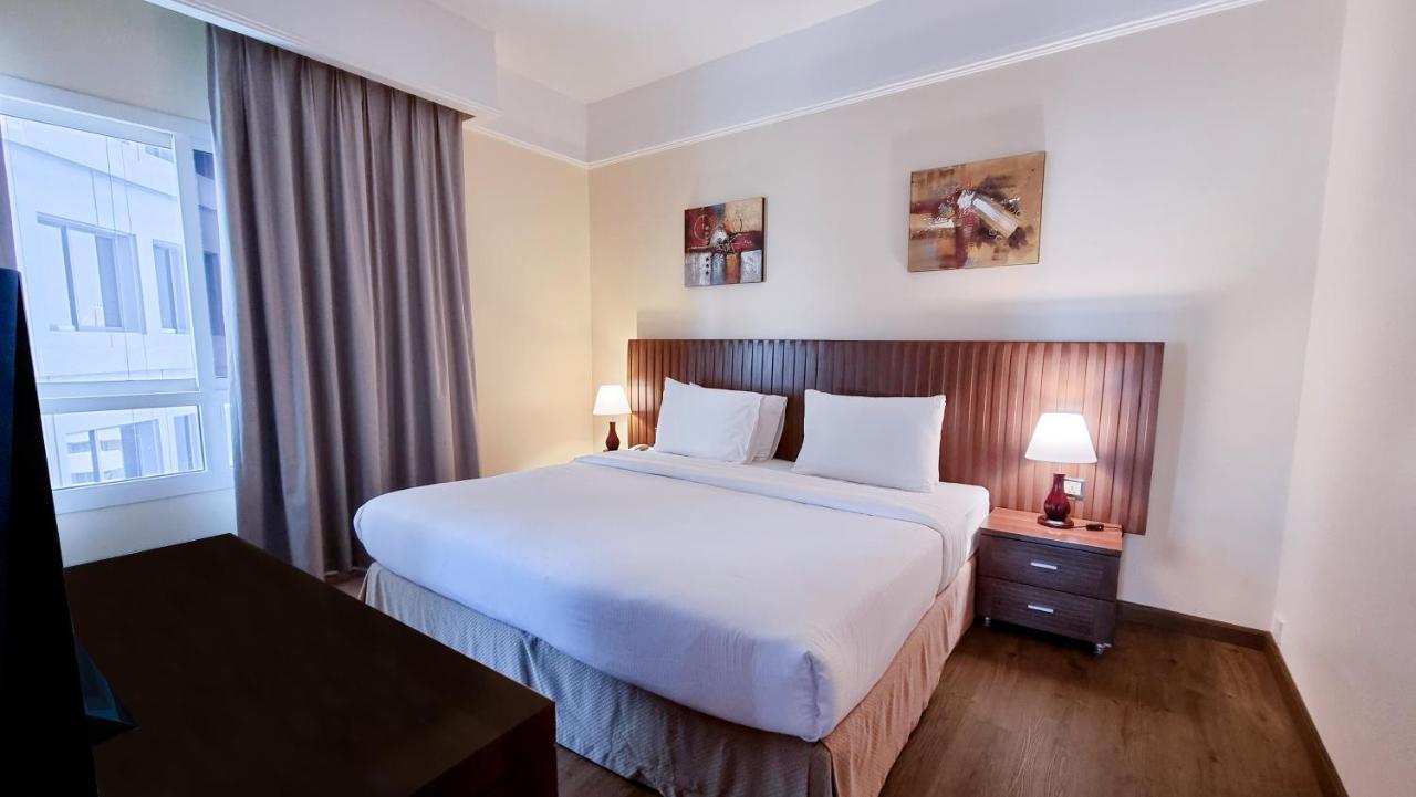 Ramada By Wyndham Beach Hotel Ajman Esterno foto