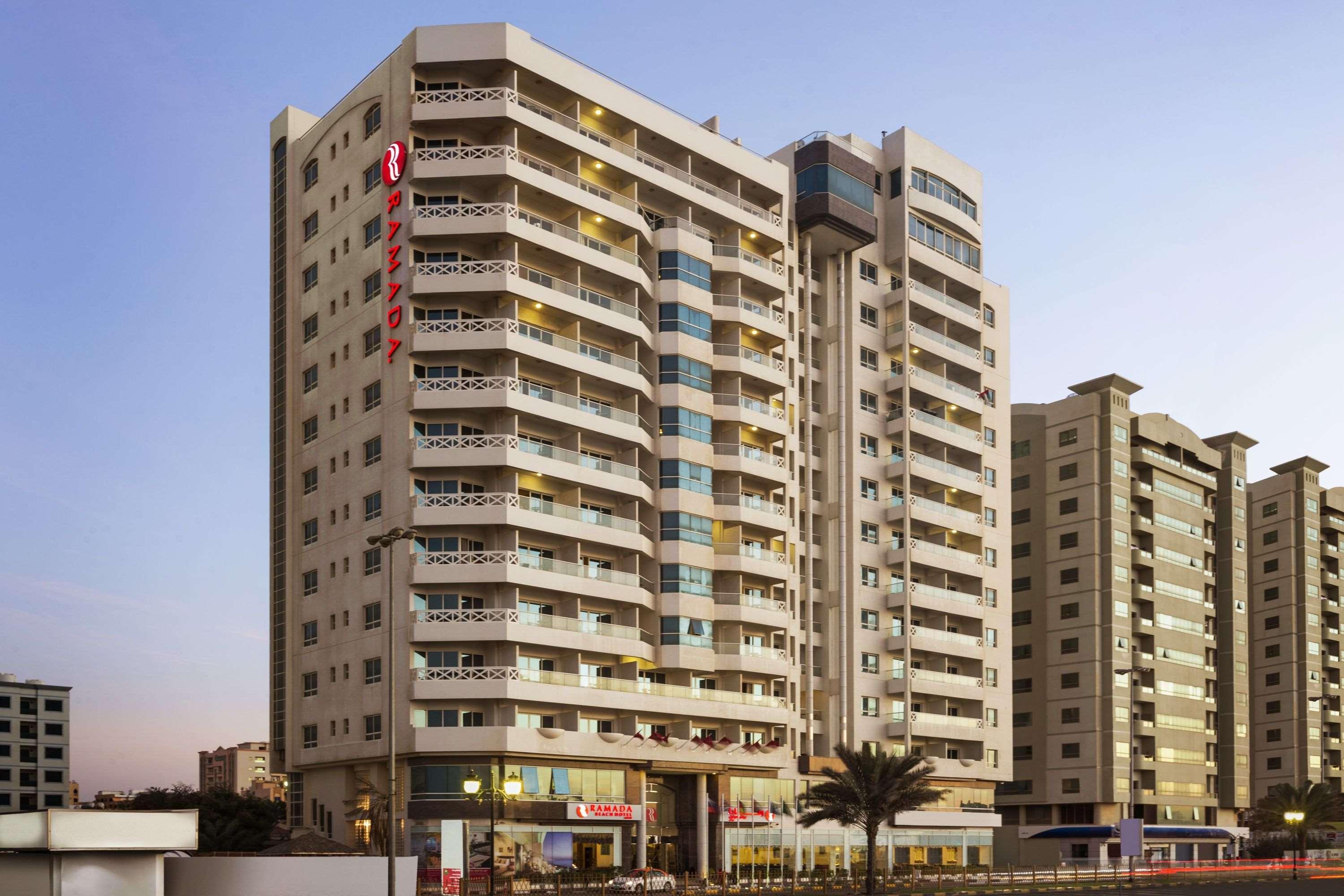 Ramada By Wyndham Beach Hotel Ajman Esterno foto
