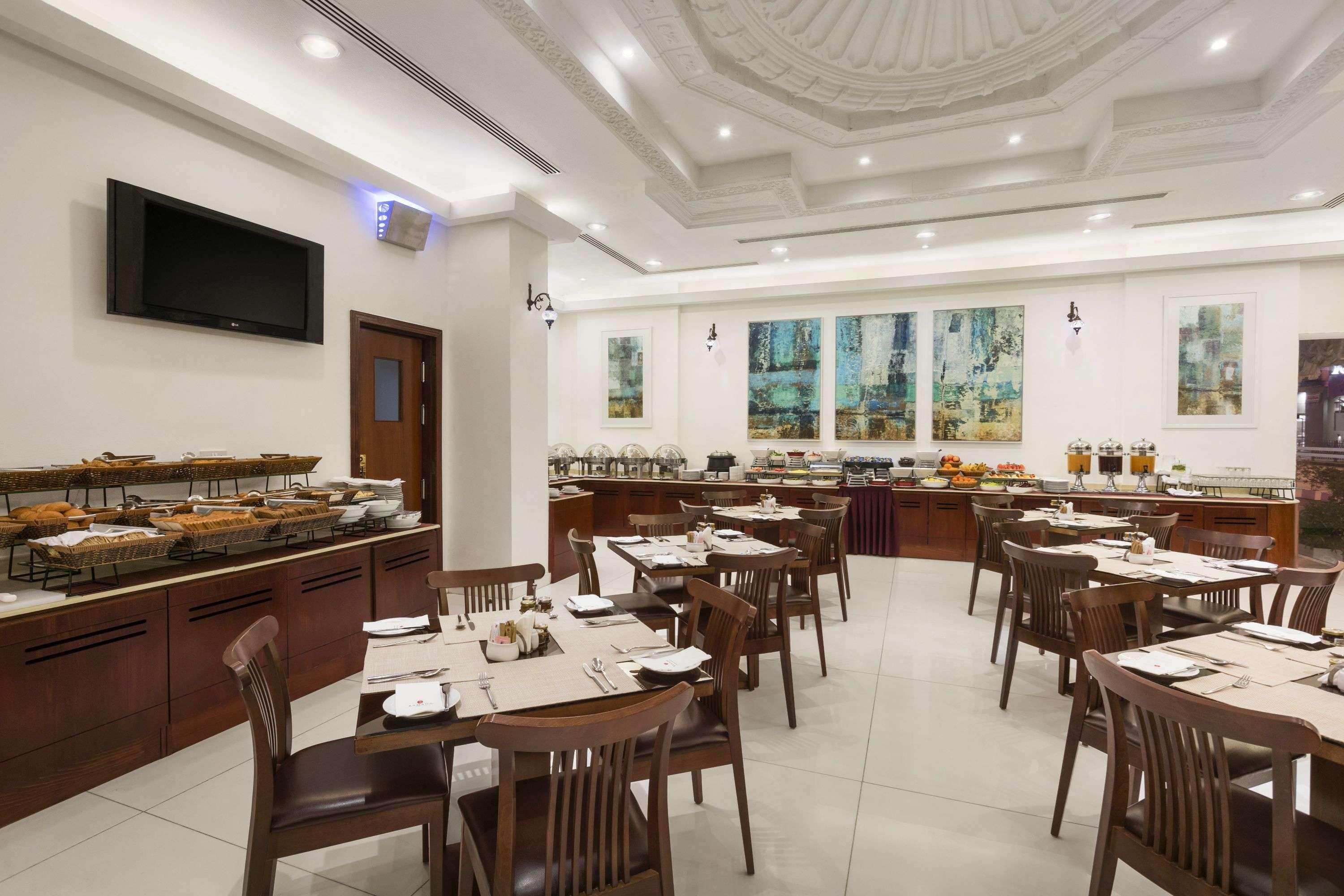 Ramada By Wyndham Beach Hotel Ajman Esterno foto