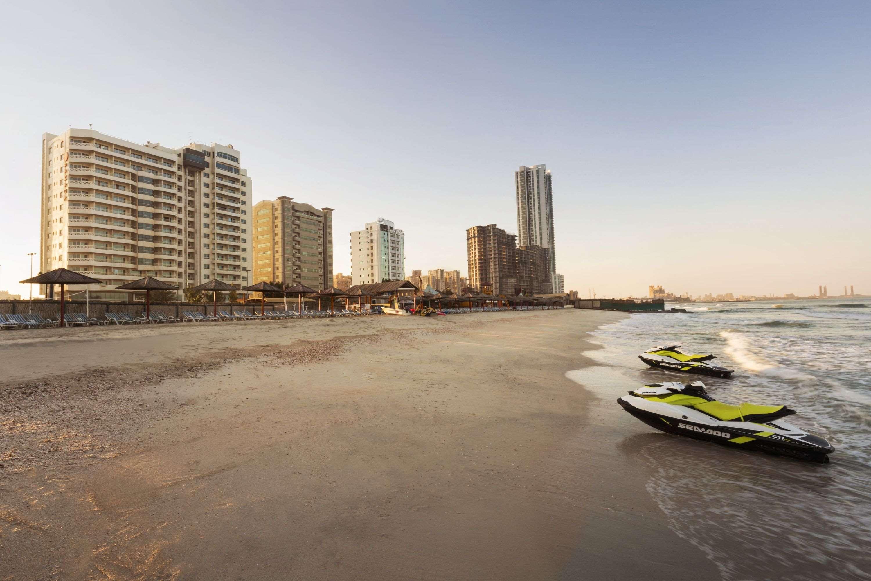 Ramada By Wyndham Beach Hotel Ajman Esterno foto