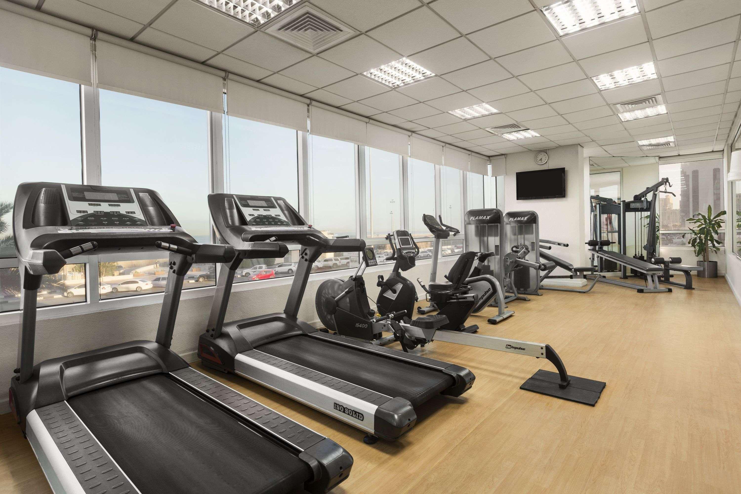 Ramada By Wyndham Beach Hotel Ajman Esterno foto