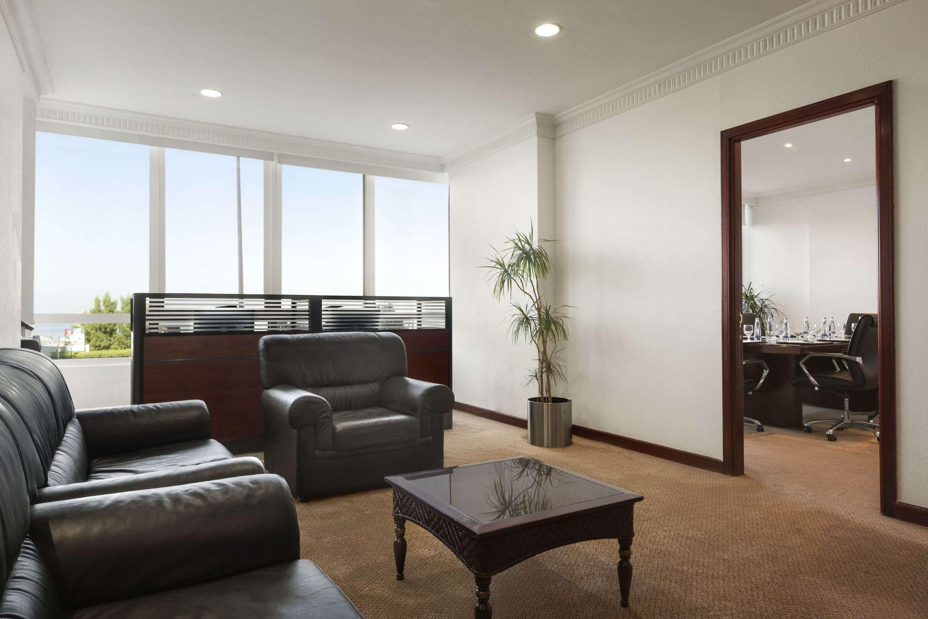 Ramada By Wyndham Beach Hotel Ajman Esterno foto