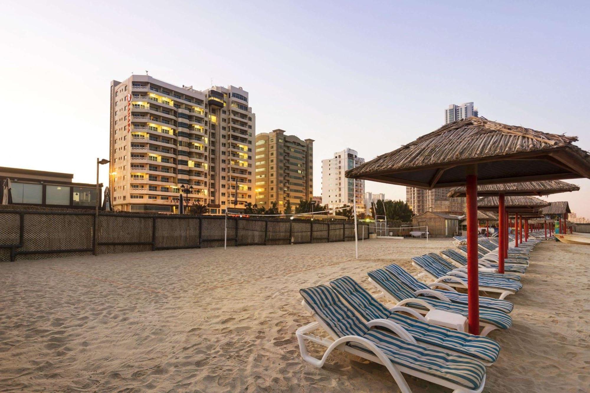 Ramada By Wyndham Beach Hotel Ajman Esterno foto