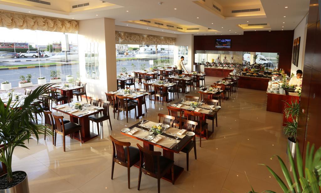 Ramada By Wyndham Beach Hotel Ajman Esterno foto