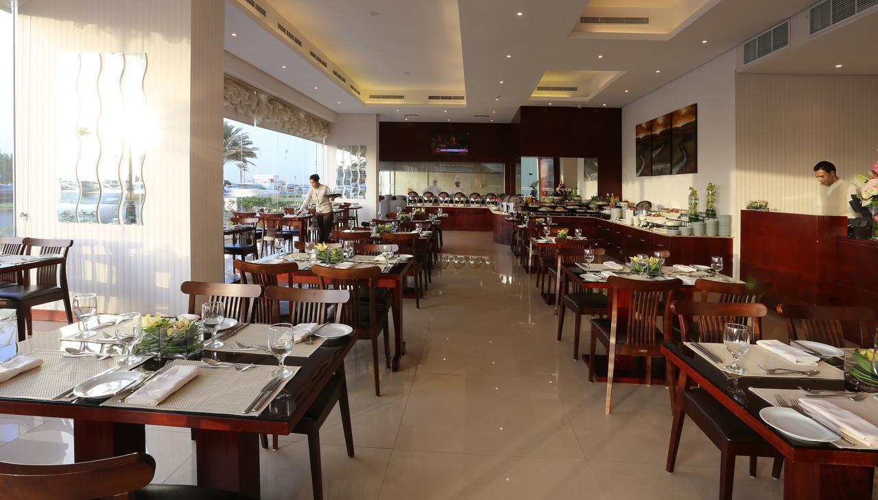 Ramada By Wyndham Beach Hotel Ajman Esterno foto