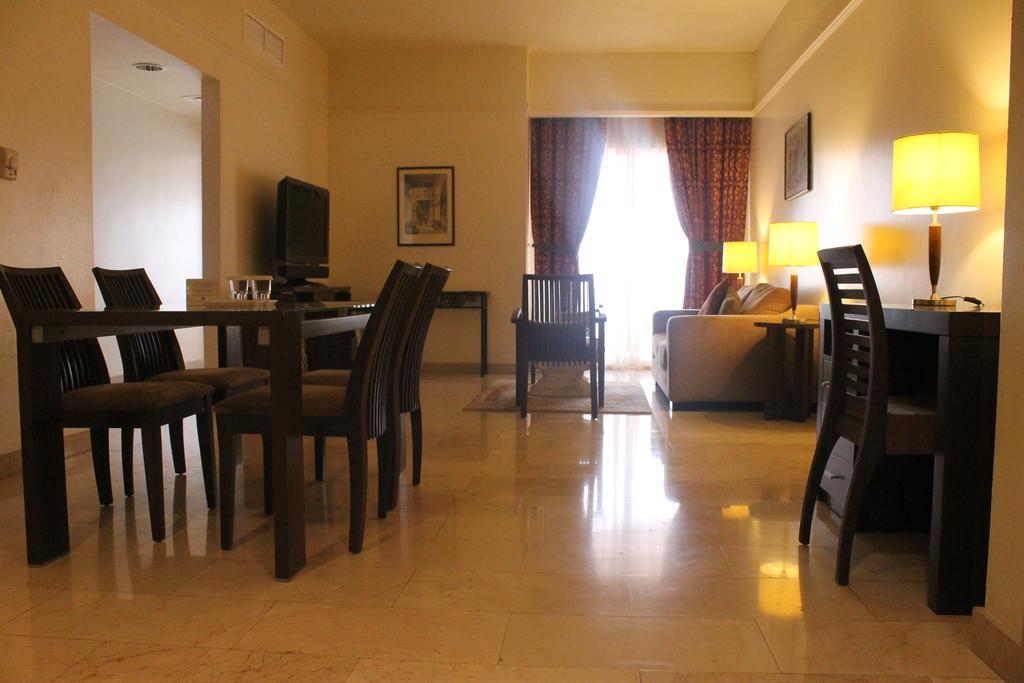 Ramada By Wyndham Beach Hotel Ajman Esterno foto