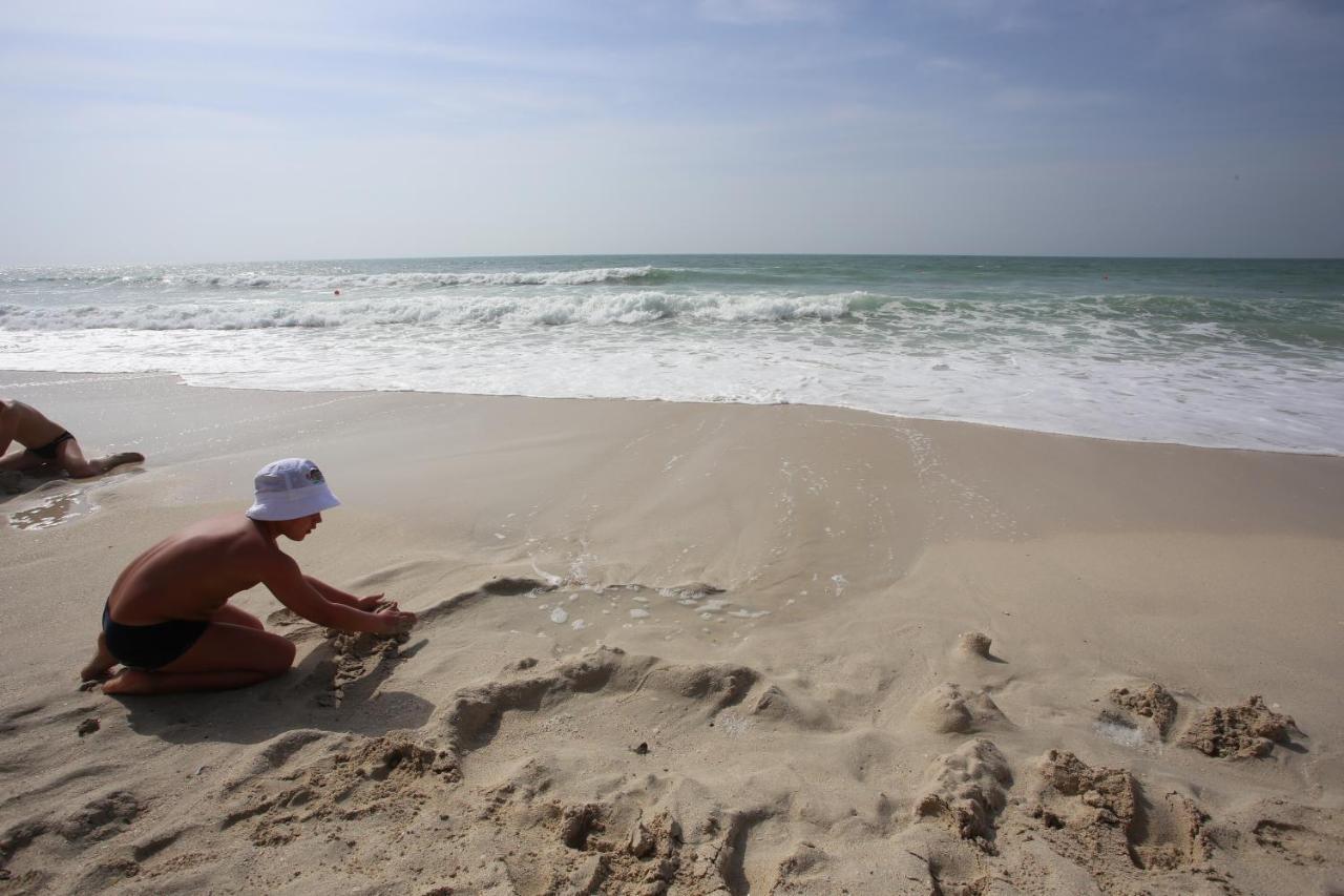 Ramada By Wyndham Beach Hotel Ajman Esterno foto