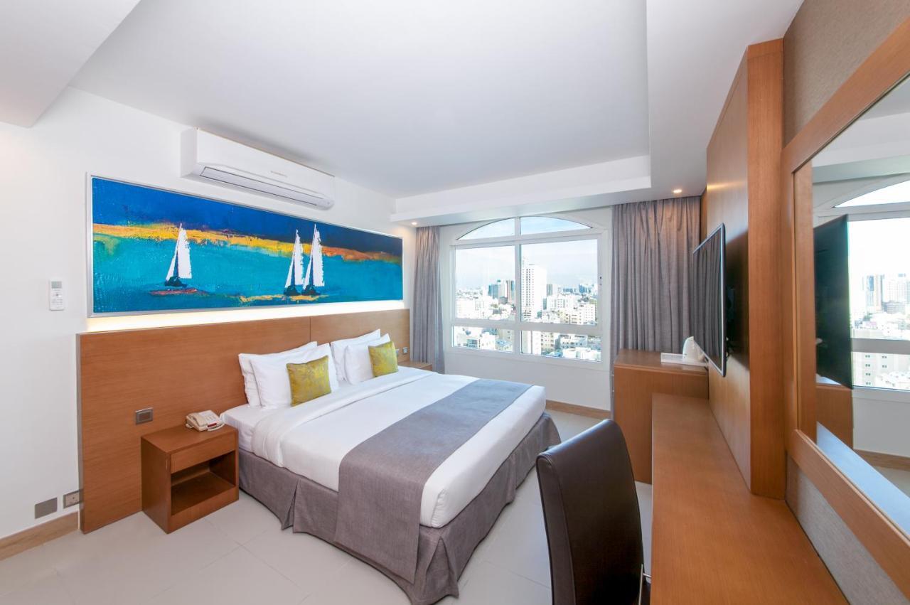 Ramada By Wyndham Beach Hotel Ajman Esterno foto