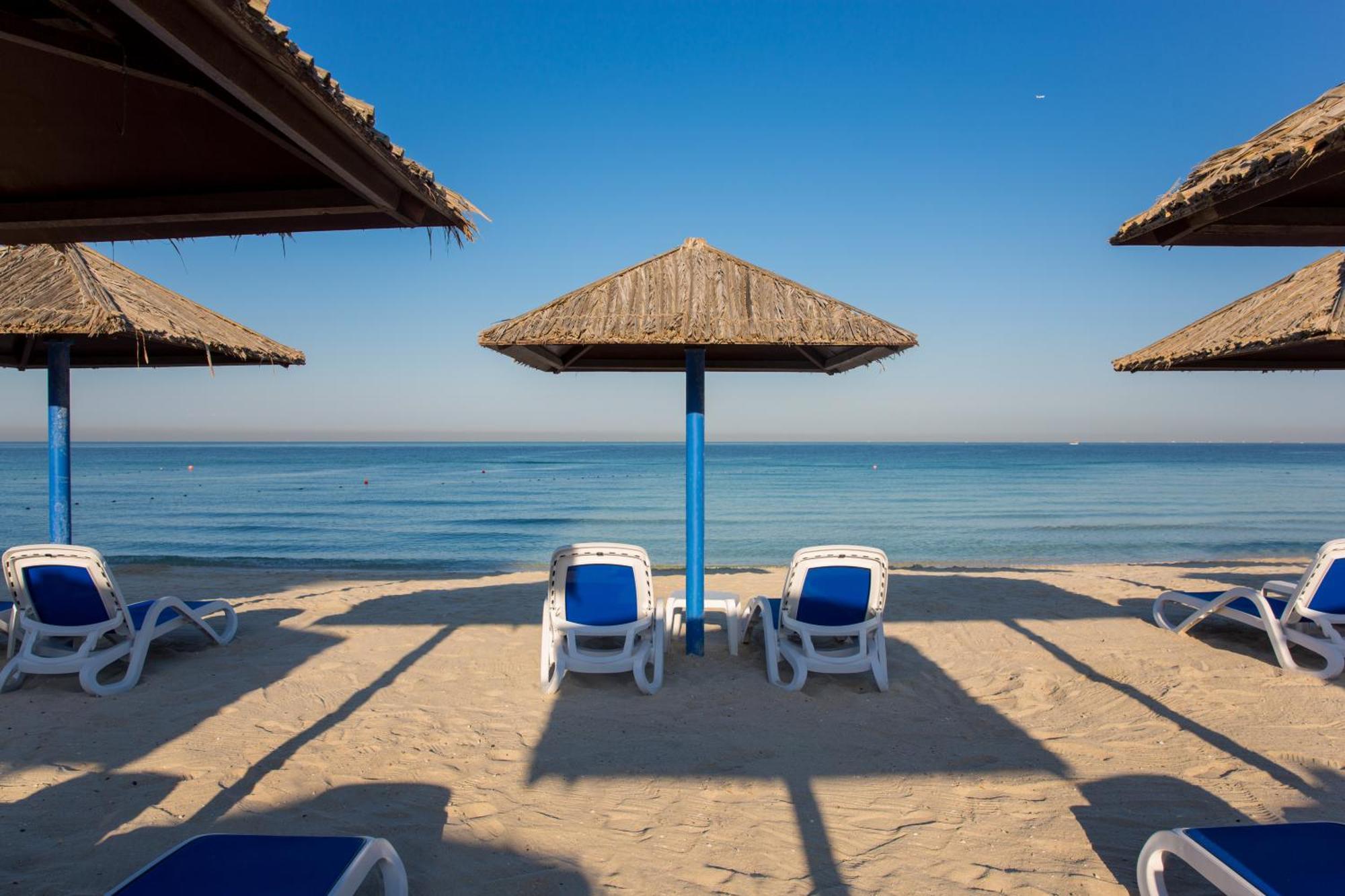 Ramada By Wyndham Beach Hotel Ajman Esterno foto