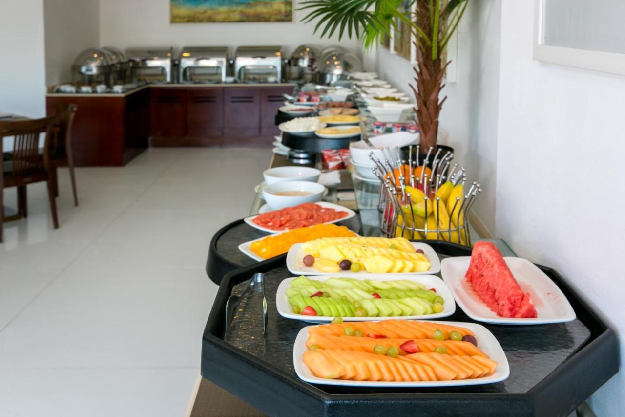 Ramada By Wyndham Beach Hotel Ajman Esterno foto